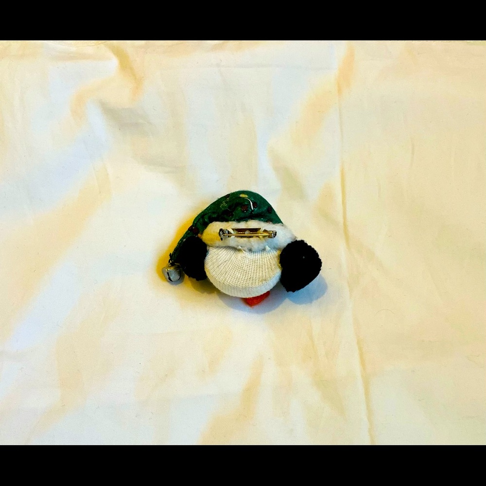 Snowmen Holiday Pin - Picture 4 of 5